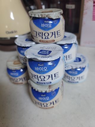 매일바이오 그릭요거트 오리지널 플레인 4개, 로스터리 커피믹스 4개 — 4점을 준 리뷰어가 2021년 12월 올린 사용 사진