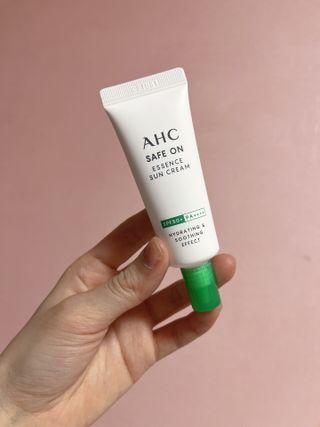 [AHC] 세이프온 에센스 선크림 올리브영 스페셜 증정 기획세트 — 5점을 준 리뷰어가 2022년 6월 올린 사용 사진