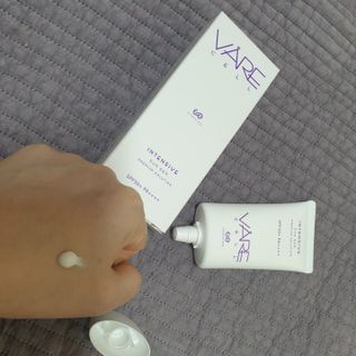 바르셀 톤업 무기자차 자외선차단제 순한 선크림 인텐시브 선 젠 50ml — 5점을 준 리뷰어가 2021년 11월 올린 사용 사진