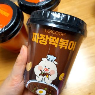 유비쿡 컵떡볶이 매운컵떡볶이2개/ 짜장컵떡볶이 2개  총 4개세트 — 4점을 준 리뷰어가 2021년 3월 올린 사용 사진