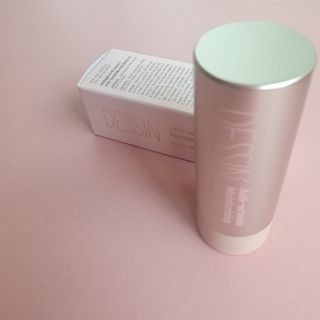 바르는뷰티 데생멀티밤 식물유래성분 97 저분자콜라겐 피부수분 미백 주름개선 멀티밤스틱 — 5점을 준 리뷰어가 2021년 10월 올린 사용 사진