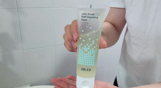 닥터에프파이브 젤리스크럽 소프트 클렌징폼 120ml — 5점을 준 리뷰어가 2022년 5월 올린 사용 사진