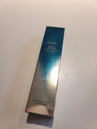 [NEW 탄력유턴 아이크림] AHC 유스 래스팅 리얼 아이크림 포 페이스 — 5점을 준 리뷰어가 2021년 1월 올린 사용 사진