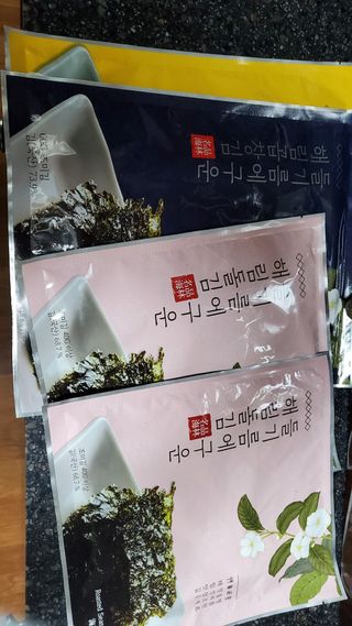 [해림맛김] 들기름에 구운 바삭바삭 김 4종 세트 + 1종 랜덤발송 총5개입 — 4점을 준 리뷰어가 2021년 2월 올린 사용 사진