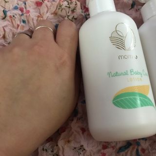mom e 맘이 내추럴 베이비 케어 샴푸앤바스+로션 — 4.5점을 준 리뷰어가 2021년 1월 올린 사용 사진