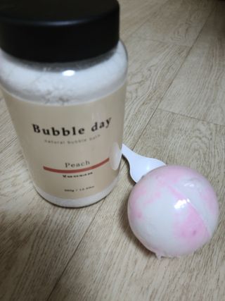 버블데이 아로마/과일 거품 입욕제 — 4점을 준 리뷰어가 2021년 7월 올린 사용 사진