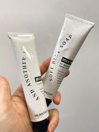 멈칫(MUMCHIT) 넥퍼퓸 NECKPERFUME 2가지 향 — 5점을 준 리뷰어가 2021년 11월 올린 사용 사진