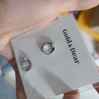 [골드앤디어] 14K 사선 큐빅 원터치 귀걸이_3color — 5점을 준 리뷰어가 2021년 6월 올린 사용 사진
