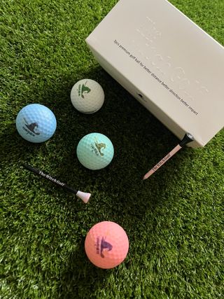 더위치골프(thewitchgolf) 프리미엄 골프 공 더위치골프 매트 펄 컬러의 3피스볼 더위치골프 골프볼 선물세트 — 5점을 준 리뷰어가 2023년 9월 올린 사용 사진