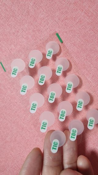[큐어반H 스팟] 자외선 99프로 차단되는 스틱타입 스팟밴드(1팩 / 66매입) — 5점을 준 리뷰어가 2022년 11월 올린 사용 사진
