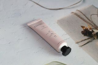 러브모아 향수 고체향수 승무원 고체향수 바르는 향수 니치향수 도손 우드세이지 앤 씨솔트 — 5점을 준 리뷰어가 2022년 11월 올린 사용 사진