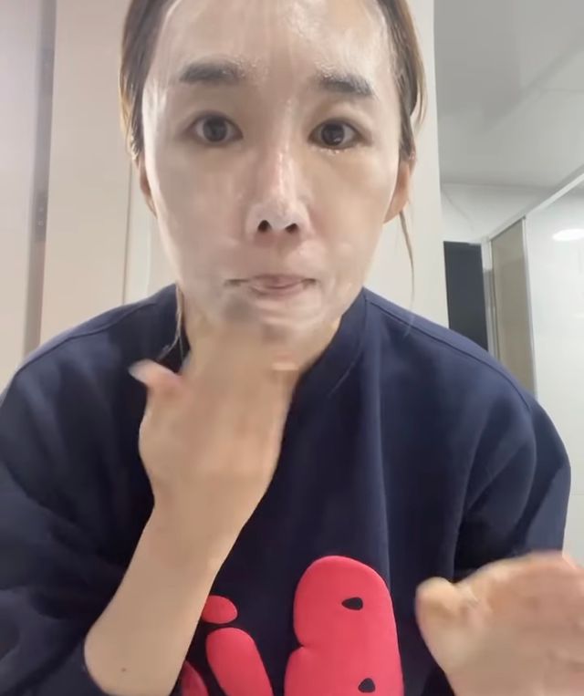 메이크업과 들뜨는 각질까지 한방에 깐달걀로! 순하기까지한 셀베이스 그린티클렌저(200ml) 리뷰 사진