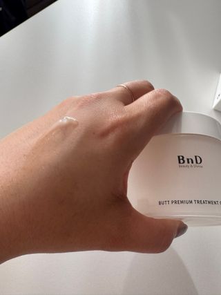 비엔디 2NOW[한글]BnD 바디 주름개선 엉덩이크림 — 5점을 준 리뷰어가 2024년 12월 올린 사용 사진