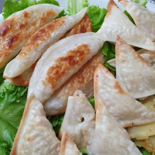(주)성경순만두 곤약만두.콘치즈만두,삼각당면만두,당면 야끼만두,대구전통 납작만두,떡뽁이 매콤소스,달콤소스 — 5점을 준 리뷰어가 2023년 4월 올린 사용 사진