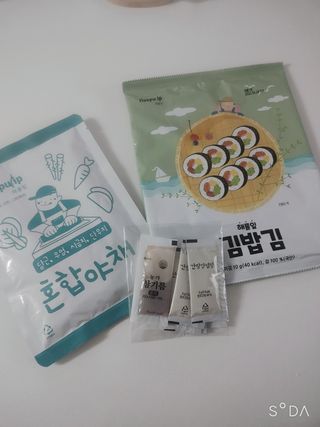해풀잎 누구나 김밥*1ea [(혼합야채 35g *1ea,  김밥김 (5g, 5ea),  양념간장 (6g, 5ea), 참기름(5g, 2ea)] — 3.5점을 준 리뷰어가 2022년 7월 올린 사용 사진