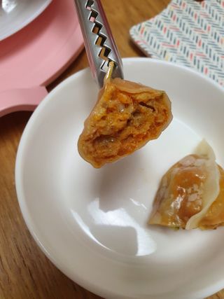 삼양냉동 [삼양] 얇은피불닭왕교자+얇은피까르보불닭왕교자 총4팩 — 5점을 준 리뷰어가 2021년 2월 올린 사용 사진