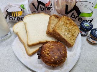 롯데제과 Vbread 포카치아식빵1개 + 미니식빵 1개 + 머핀 2개 세트 — 4점을 준 리뷰어가 2021년 9월 올린 사용 사진