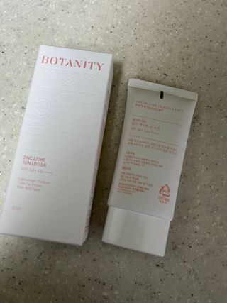 보타니티 촉촉수분자차 아쿠아핏 선 에센스 50ml + 보송톤업자차 징크 선 로션 50ml SPF50+ PA++++ (4/25) — 5점을 준 리뷰어가 2022년 4월 올린 사용 사진
