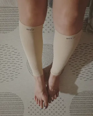 하트플로우 종아리 압박 밴드 스타킹 — 5점을 준 리뷰어가 2022년 7월 올린 사용 사진
