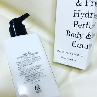 줄라이 모닝 _ JULY MORNING 줄라이모닝 하이드레이팅 퍼퓸드 바디앤핸드 에멀젼 — 4.5점을 준 리뷰어가 2021년 9월 올린 사용 사진