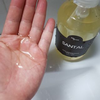 빅그린 니치 퍼퓸 바이옴바디워시 500ml(상탈, 블랙베리&베이, 블랑쉐 3종 중 택1) — 5점을 준 리뷰어가 2022년 12월 올린 사용 사진
