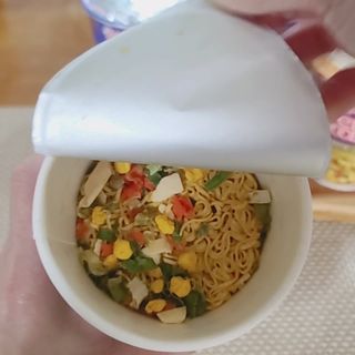 NISSIN 닛신 컵누들  4종 - 씨푸드오리지날, 씨푸드 스파이시, 씨푸드 커리, 씨푸드 XO소스 — 5점을 준 리뷰어가 2021년 12월 올린 사용 사진