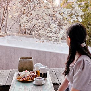 카페 더달달 [더달달 역삼점] 빙수 or 와플 or 팬케이크 택1 + 쇼콜라 택1 + 음료2 — 5점을 준 리뷰어가 2021년 3월 올린 사용 사진
