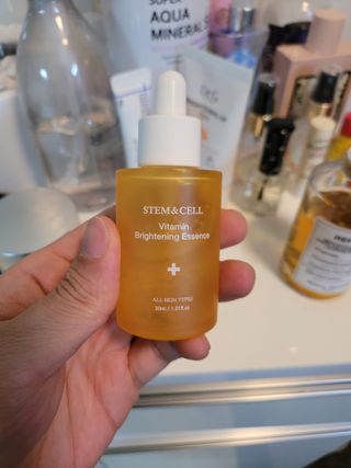체르엠 스템앤셀 비타민 브라이트닝 에센스 30ml 1개 — 5점을 준 리뷰어가 2022년 3월 올린 사용 사진