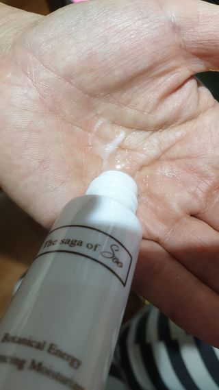 더사가오브수 [사가수] 효혜윤 보태니컬 에너지 에센스인로션 20ml /아이포올 스틱 3g — 5점을 준 리뷰어가 2023년 2월 올린 사용 사진