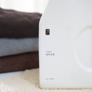 [생활공작소] 섬유유연제 + 세탁세제 1.5L 릴리향 — 4점을 준 리뷰어가 2021년 2월 올린 사용 사진