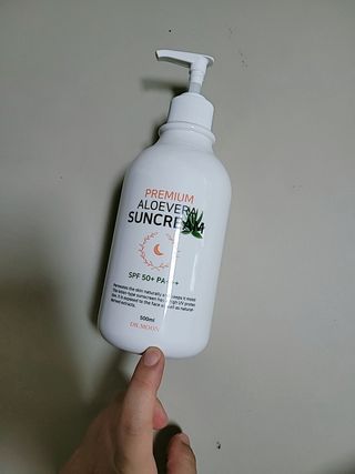 [닥터문] 프리미엄 알로에베라 선크림 500ml — 5점을 준 리뷰어가 2022년 6월 올린 사용 사진
