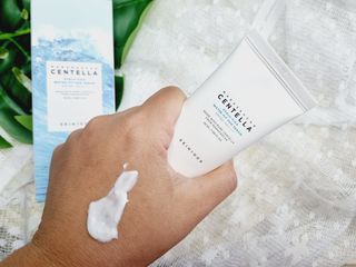 [스킨1004] 마다가스카르 센텔라 히알루-시카 워터핏 선세럼 50ml — 5점을 준 리뷰어가 2024년 5월 올린 사용 사진