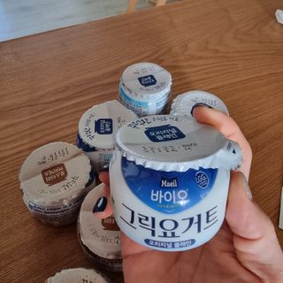 매일바이오 그릭요거트 오리지널 플레인 4개, 로스터리 커피믹스 4개 — 4점을 준 리뷰어가 2021년 12월 올린 사용 사진