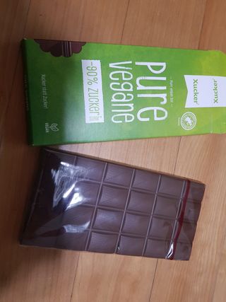 당류2g 자일리톨로 단맛을낸 슈카 퓨어비건 무설탕초콜릿 Xucker vegan 2개입 — 5점을 준 리뷰어가 2021년 4월 올린 사용 사진