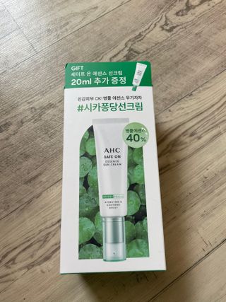 [AHC] 세이프온 에센스 선크림 올리브영 스페셜 증정 기획세트 — 5점을 준 리뷰어가 2022년 6월 올린 사용 사진
