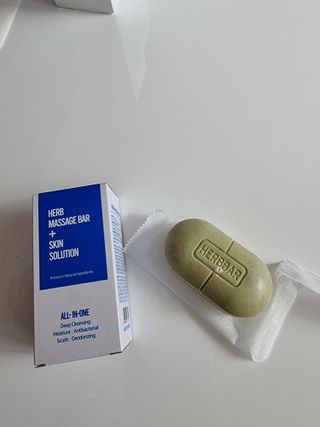 제이제이바이오 허브마사지바 올인원 알약비누 — 5점을 준 리뷰어가 2022년 3월 올린 사용 사진