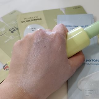 아이레시피 마일드시카 브라이트닝 업 선스크린 SPF50+ PA++++ — 5점을 준 리뷰어가 2023년 6월 올린 사용 사진
