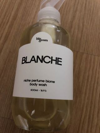 빅그린 니치 퍼퓸 바이옴바디워시 500ml(상탈, 블랙베리&베이, 블랑쉐 3종 중 택1) — 4.5점을 준 리뷰어가 2022년 8월 올린 사용 사진