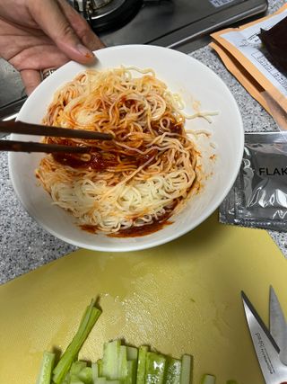 [한면원] 비빔국수 2인분 — 4점을 준 리뷰어가 2022년 8월 올린 사용 사진
