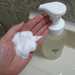 아미퓨어 [라이브] 피부장벽 강화를 위한 머랭 버블 클렌저 천연계면활성제로 온가족 사용가능 — 5점을 준 리뷰어가 2021년 7월 올린 사용 사진