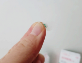 [큐어반H 스팟] 자외선 99프로 차단되는 스틱타입 스팟밴드(1팩 / 66매입) — 4.5점을 준 리뷰어가 2022년 12월 올린 사용 사진
