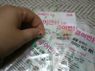 [큐어반H 스팟] 자외선 99프로 차단되는 스틱타입 스팟밴드(1팩 / 66매입) — 5점을 준 리뷰어가 2022년 11월 올린 사용 사진