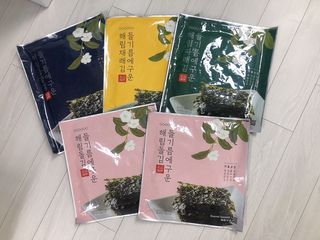 [해림맛김] 들기름에 구운 바삭바삭 김 4종 세트 + 1종 랜덤발송 총5개입 — 5점을 준 리뷰어가 2021년 2월 올린 사용 사진