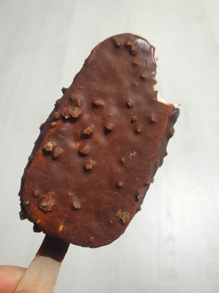롯데제과 본젤라또 비스킷&바닐라카라멜바, 본젤라또 베리쇼콜라컵 — 5점을 준 리뷰어가 2021년 11월 올린 사용 사진