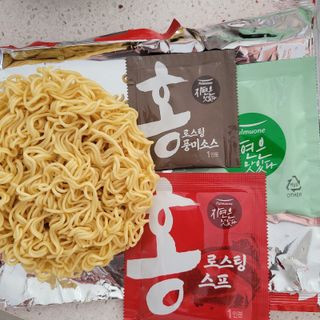 [풀무원] 자연은맛있다 정면, 백면, 홍면  세트 — 4.5점을 준 리뷰어가 2021년 4월 올린 사용 사진