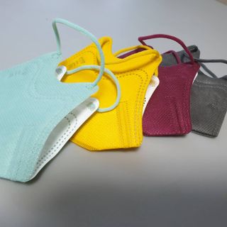 [블루 본 아이노우] 유아용 컬러마스크 40 PCS SET 2중 택 1 — 5점을 준 리뷰어가 2021년 5월 올린 사용 사진