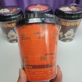 유비쿡 컵떡볶이 매운컵떡볶이2개/ 짜장컵떡볶이 2개  총 4개세트 — 5점을 준 리뷰어가 2021년 7월 올린 사용 사진