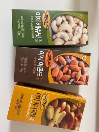짜먹는 이지견과 짜먹는 이지아몬드, 짜먹는 이지허니피넛, 짜먹는 이지캐슈넛 각 10g X  10포 — 3점을 준 리뷰어가 2021년 2월 올린 사용 사진