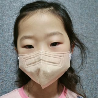애니가드키즈 새부리형 KF94  5컬러 각 10매입 [화이트, 블랙, 크리미베이지, 코튼핑크, 그레이] 3-6세 — 5점을 준 리뷰어가 2022년 2월 올린 사용 사진