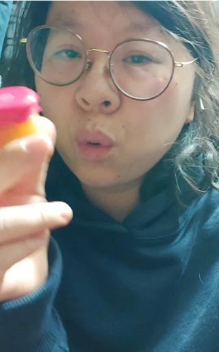 [후르디아] 올리브영 꿀과즙 립밤 2종 (블루베리/석류) — 5점을 준 리뷰어가 2022년 12월 올린 사용 사진